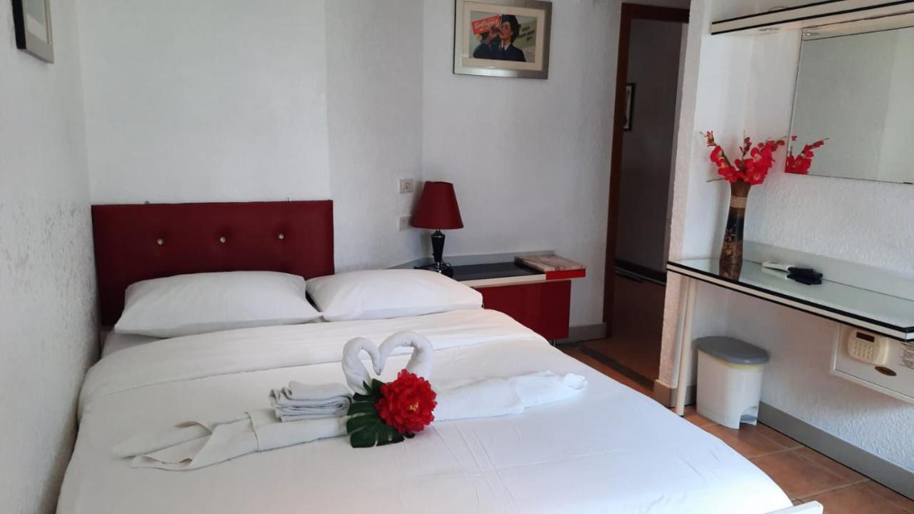 Swiss Food Restaurant And Room For Rent Pattaya Eksteriør bilde