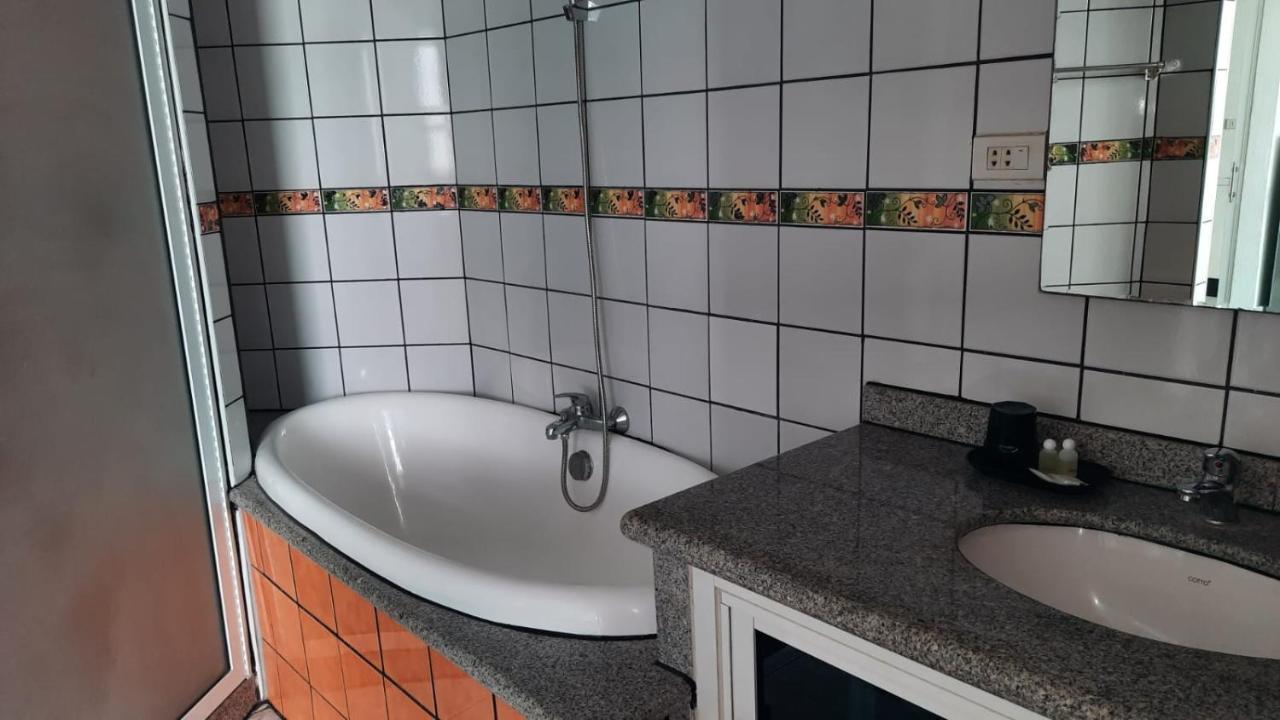 Swiss Food Restaurant And Room For Rent Pattaya Eksteriør bilde